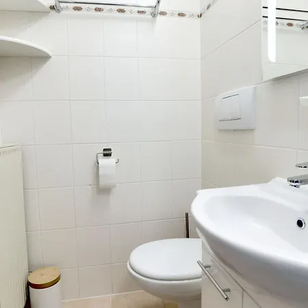 아파트 Privat In In Egelsbach, Klimaanlage, Self Check In Ueber Tuerschluesselcode, Sauna Optional
